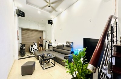 Tôn Thất Tùng: Nhà 5 tầng, căn góc, nội thất đẹp sẵn ở, 1phút ra phố, an ninh cao, 40m2, 9.5tỷ
